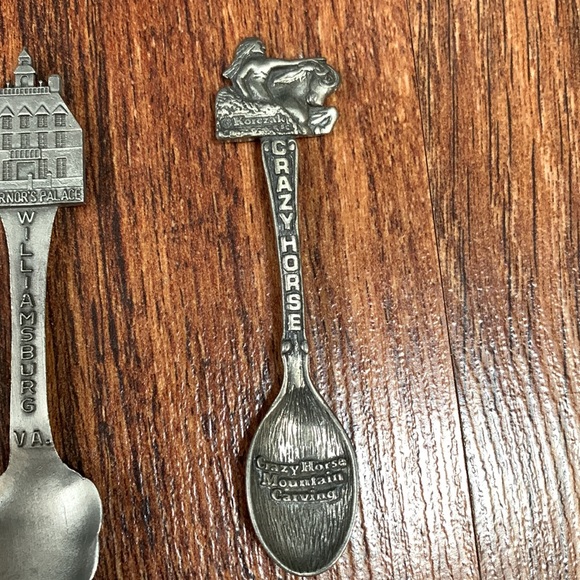 Vintage set of 8 souvenir travel pewter spoons Gish and Fort brands approx 4” - Picture 10 of 13
